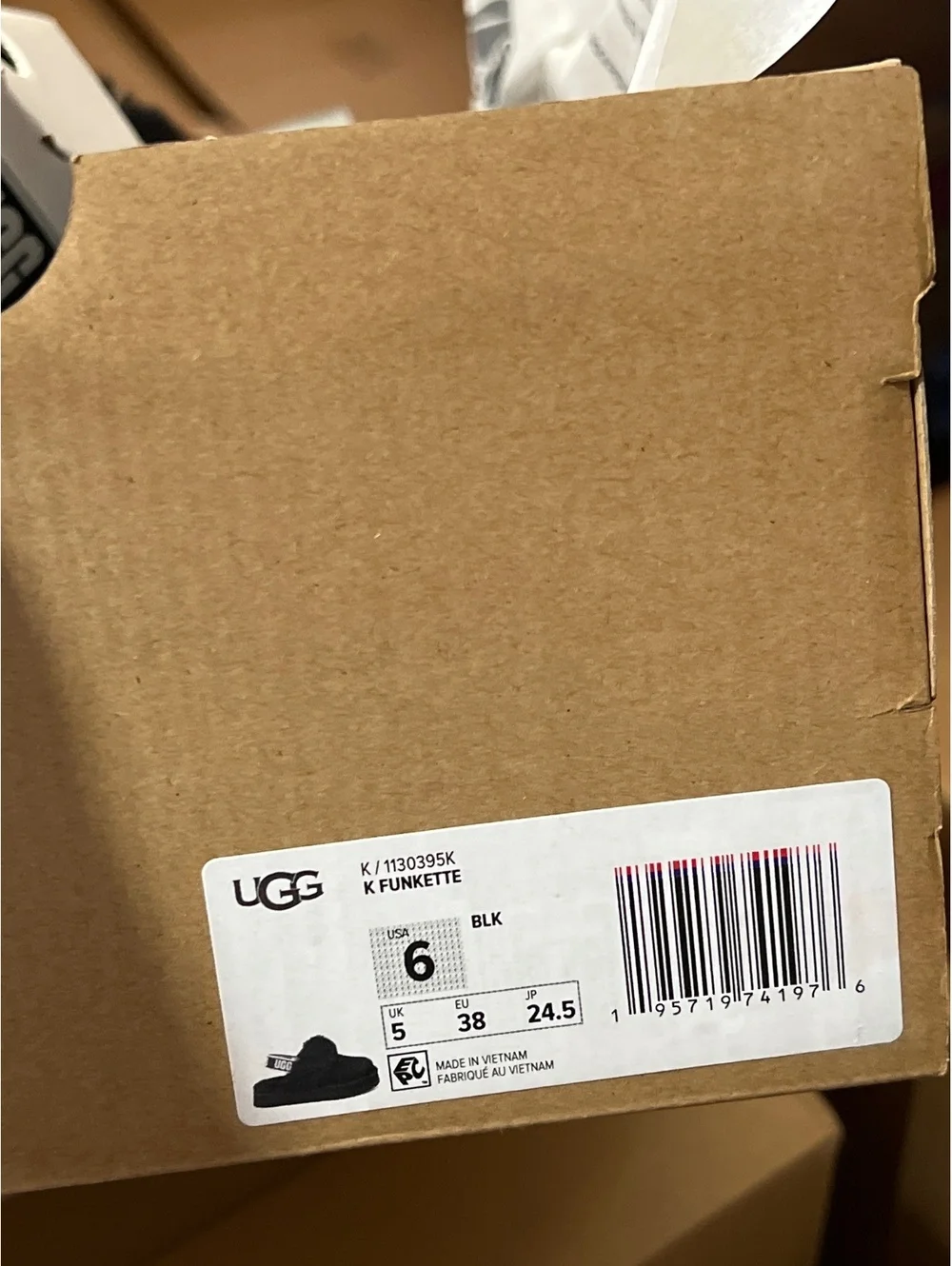 UGG Funkette Slippers in Suede black new authentic